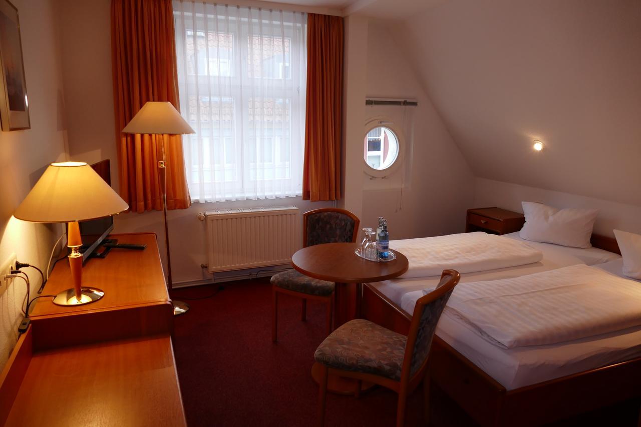 Hotel Am Dom Greifswald Bagian luar foto